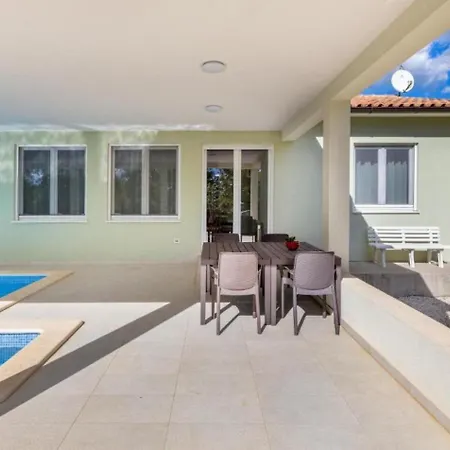 Med - Beautiful With Private Pool * Žminj