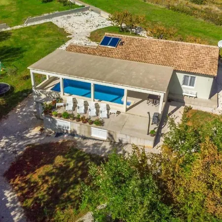 Med - Beautiful With Private Pool