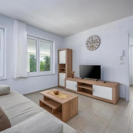 Med - Beautiful With Private Pool Hébergement de vacances *