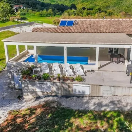 Med - Beautiful With Private Pool Сasa de vacaciones